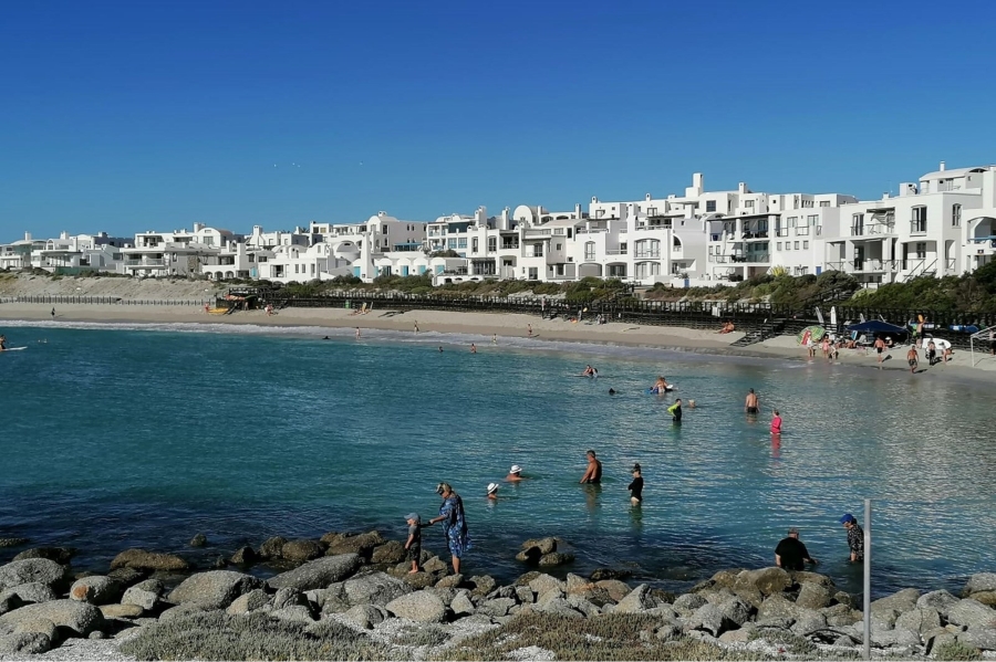 To Let 5 Bedroom Property for Rent in Paradise Beach Western Cape